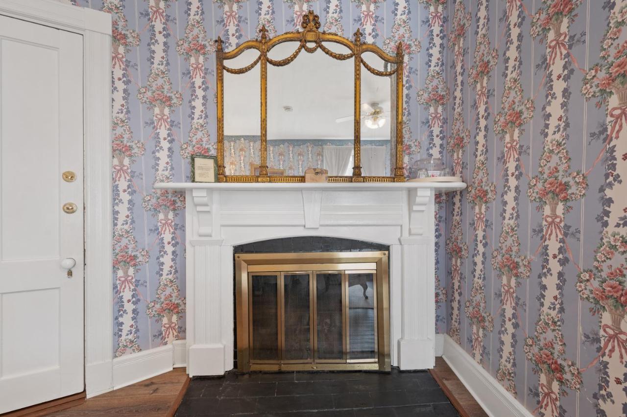 Brook Farm Inn Lenox Εξωτερικό φωτογραφία