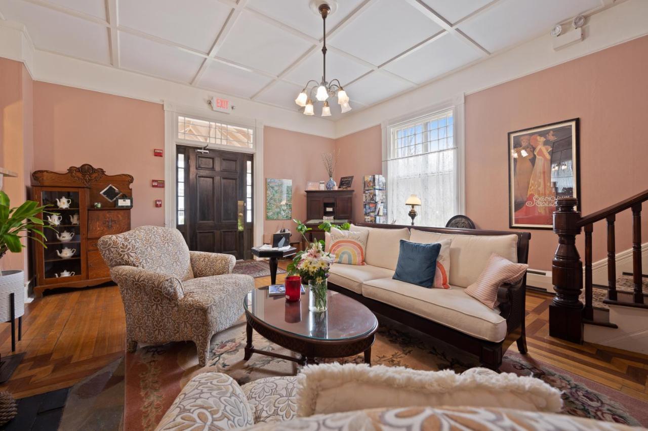 Brook Farm Inn Lenox Εξωτερικό φωτογραφία